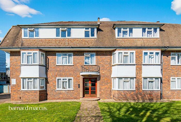 2 Bedroom Flat For Sale In Eaton Road, Sutton, SM2