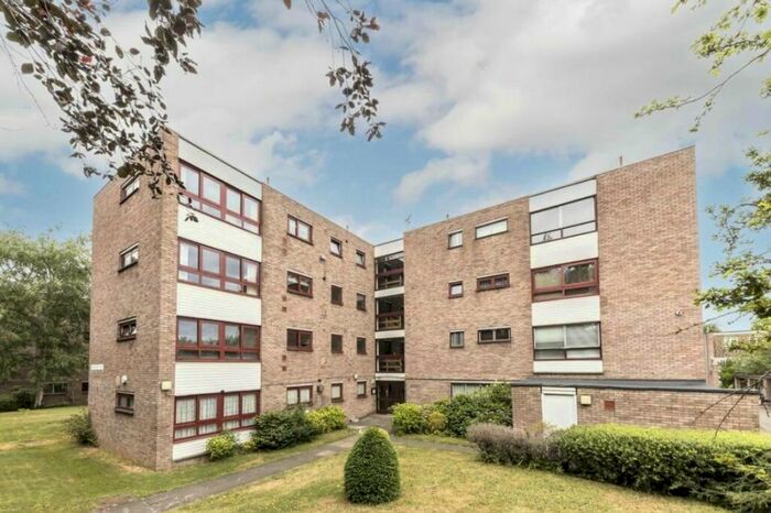 2 Bedroom Flat To Rent In Cleveland Road, London, W13