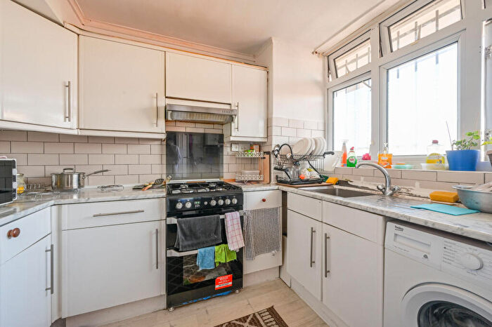 3 Bedroom Maisonette For Sale In Rosefield Gardens, , Docklands, London, E14