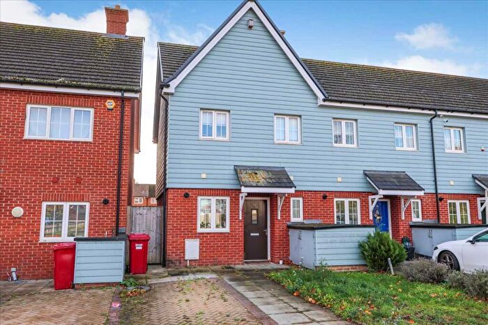 2 Bedroom End Of Terrace House For Sale In Marunden Green, Kestrel Place, Slough, SL2