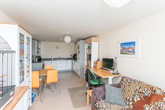 1 Bedroom Flat To Rent In Wilmington Close, Watford, WD18