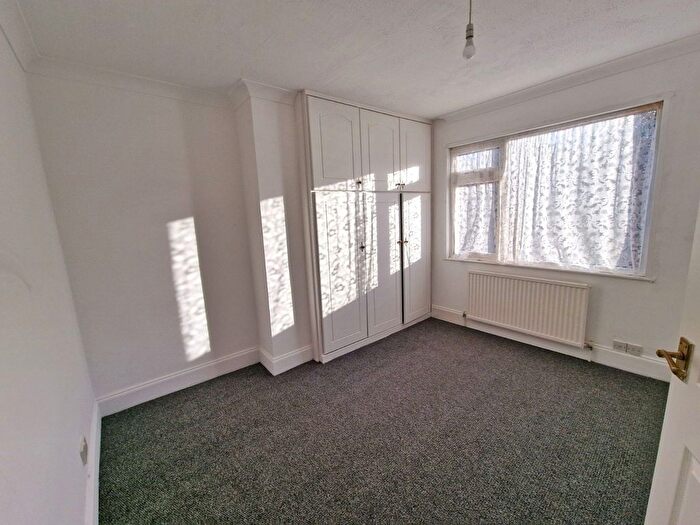 4 Bedroom Semi-Detached House To Rent In Dunstable Road, Luton, LU4