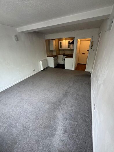 1 Bedroom Flat To Rent In Downfield Road, Bristol, BS8