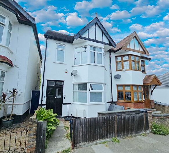 2 Bedroom Apartment For Sale In Leigh Hall Road, Leigh On Sea, Leigh On Sea, SS9