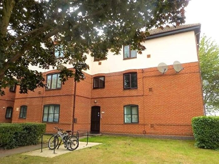 1 Bedroom Flat For Sale In David Close, Harlington, UB3
