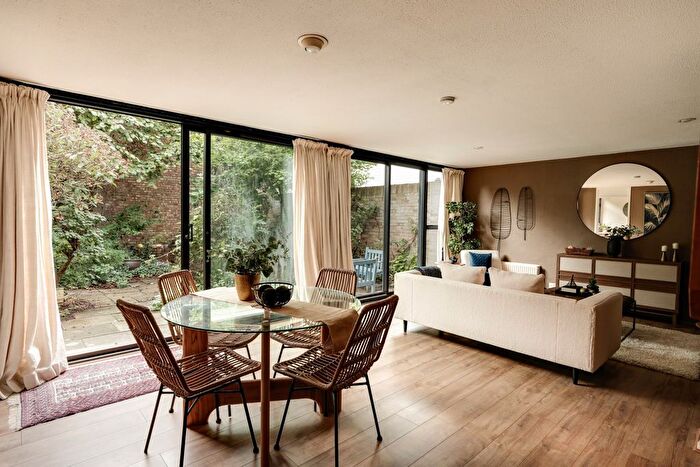 3 Bedroom Link Detached House For Sale In High Kingsdown, Kingsdown, Bristol, BS2