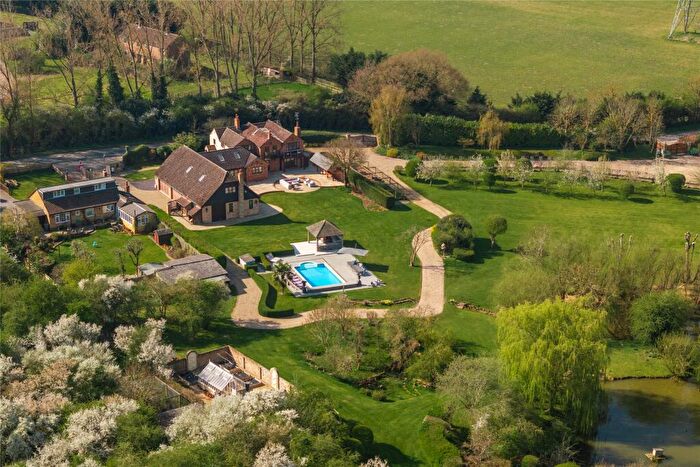 8 Bedroom Detached House For Sale In Toddington Road, Harlington, Dunstable, Bedfordshire, LU5