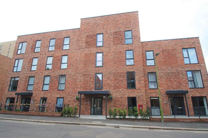 1 Bedroom Flat To Rent In Linden House, - Sydney Road, Watford, WD18