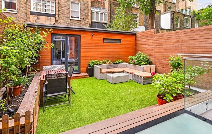 3 Bedroom Flat To Rent In Barkston Gardens, Earls Court, SW5