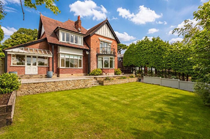 4 Bedroom Flat To Rent In Glengariff Road, Lower Parkstone, Poole, BH14
