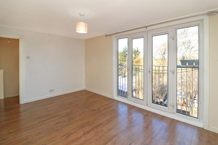 4 Bedroom Maisonette To Rent In Tudor Drive, Morden, SM4
