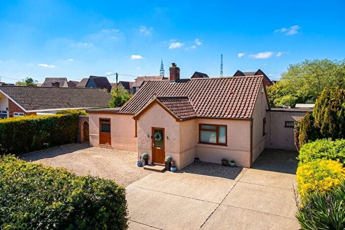 4 Bedroom Detached Bungalow For Sale In Norwich Road, Poringland, Norwich, NR14