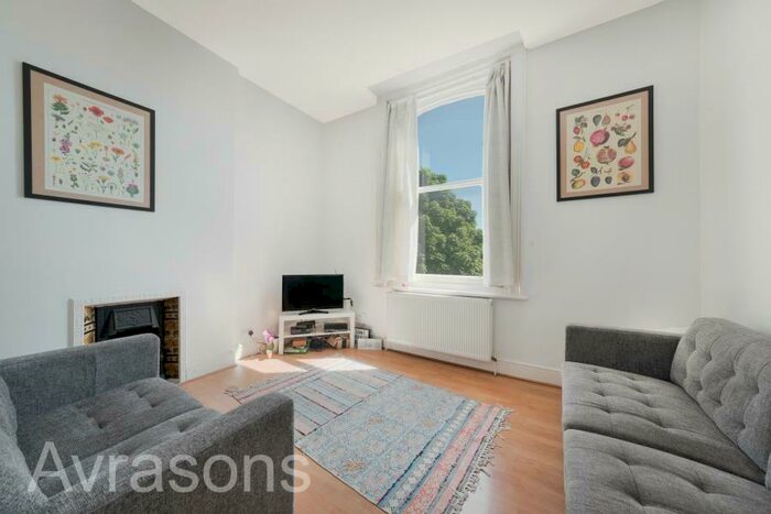 3 Bedroom Flat To Rent In Talfourd Road, Camberwell, SE15