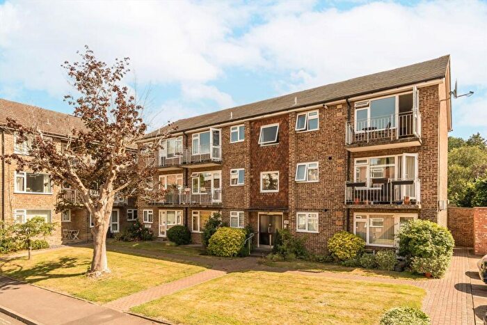 2 Bedroom Flat For Sale In Crescent Road, Kingston Upon Thames, KT2