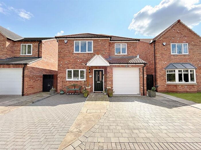 4 Bedroom Detached House For Sale In The Cedars, Barlby, YO8