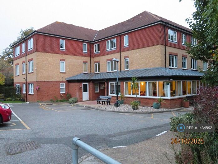 1 Bedroom Flat To Rent In Westminster Court, London, E11