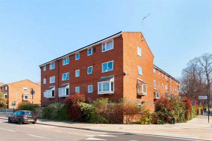 2 Bedroom Flat To Rent In Regency Court, Park Close, London, E9