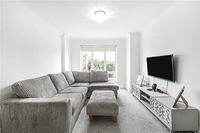 2 Bedroom Flat To Rent In Staines Road West, Ashford, Surrey, TW15