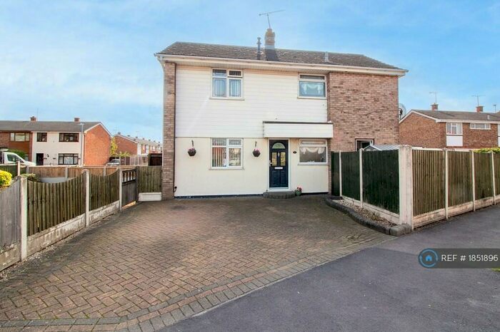 4 Bedroom Semi-Detached House To Rent In Ambleside Walk, Canvey Island, SS8