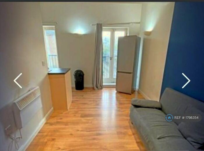 1 Bedroom Flat To Rent In Melbourne House, Bradford, BD5