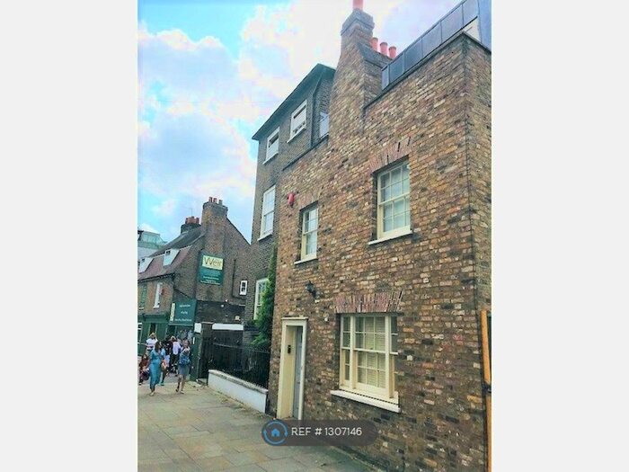 3 Bedroom Semi-Detached House To Rent In Market Place, Brentford TW8