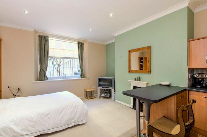 Studio To Rent In Eccleston Square, Pimlico, London, SW1V