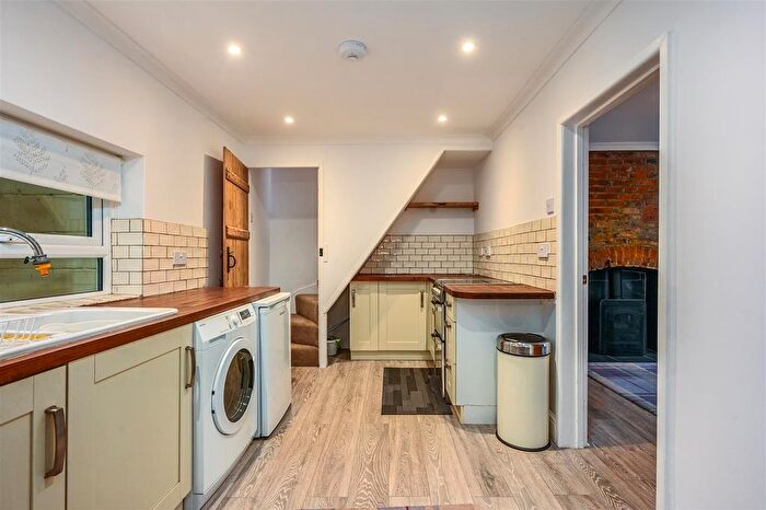 2 Bedroom End Of Terrace House To Rent In The Hideaway, The Point, TN31