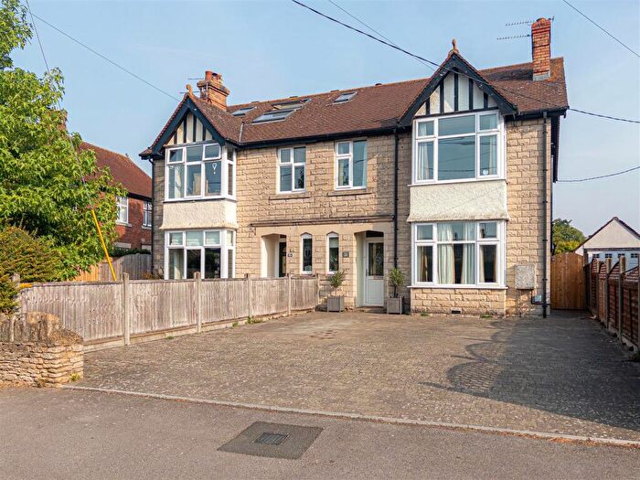 3 Bedroom Semi-Detached House For Sale In Sandridge Road, Melksham, SN12