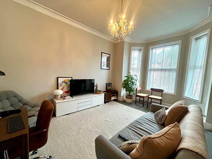 1 Bedroom Apartment To Rent In Central Road, West Didsbury, M20