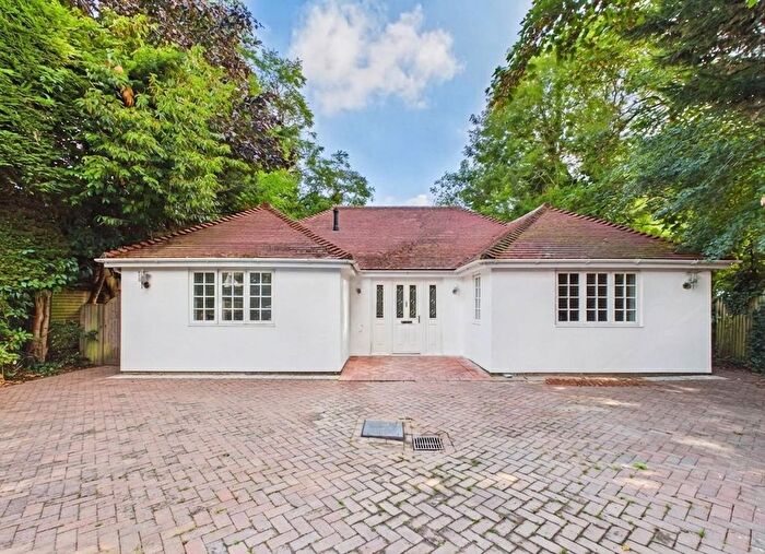 3 Bedroom Detached Bungalow For Sale In The Street, Kennington, Ashford, TN24