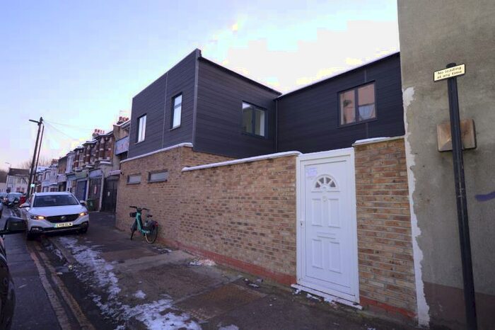 4 Bedroom End Of Terrace House To Rent In Plashet Grove, East Ham, London, E6
