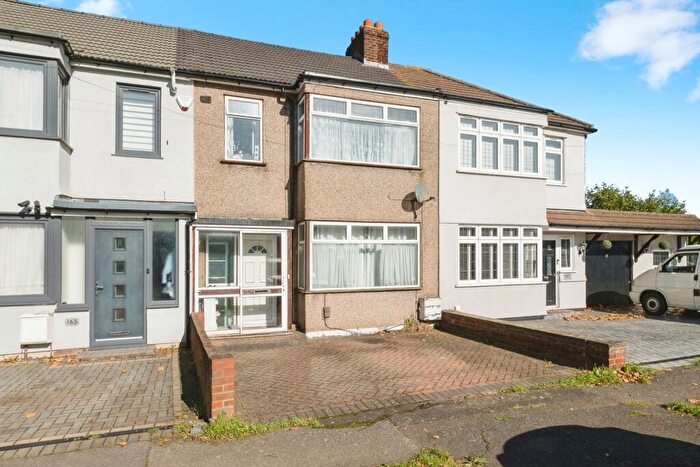 3 Bedroom Terraced House For Sale In South End Road, Rainham, Essex, RM13