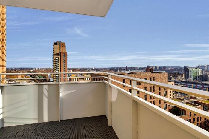 2 Bedroom Apartment To Rent In Hannaford Walk, London, E3