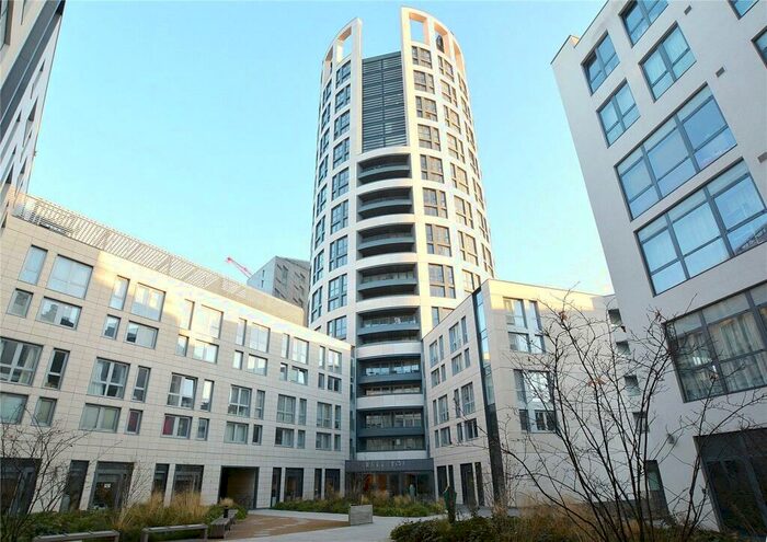 Flat To Rent In Eagle Point, London, EC1V