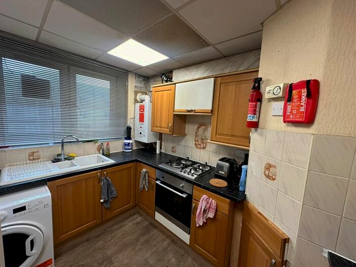 3 Bedroom Flat To Rent In Roman Road, London, E2