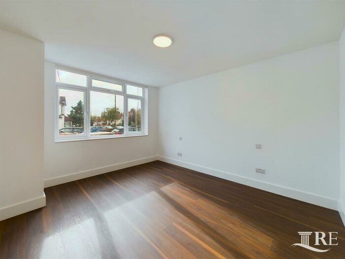 3 Bedroom Flat To Rent In Lewgars Avenue, London, NW9