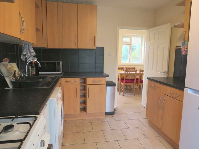 4 Bedroom Semi-Detached House To Rent In Ramsey Close, Norwich, NR4