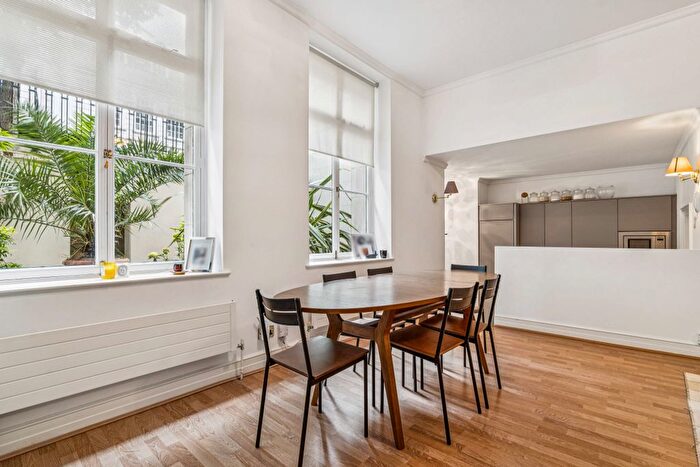 2 Bedroom Flat For Sale In Mansfield Street, London, W1G