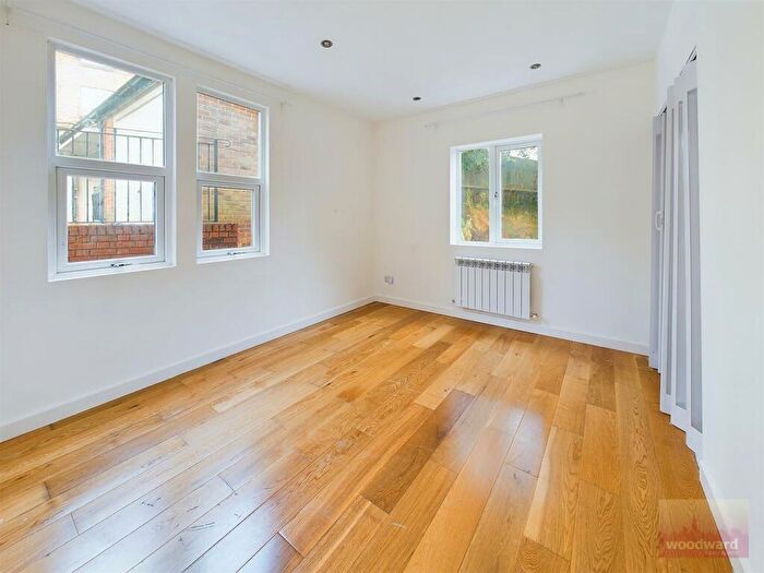 3 Bedroom Flat To Rent In Mount Park Avenue, Harrow On The Hill, HA1