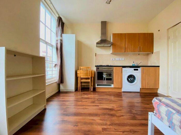 Studio To Rent In Offord Road, Islington, N1