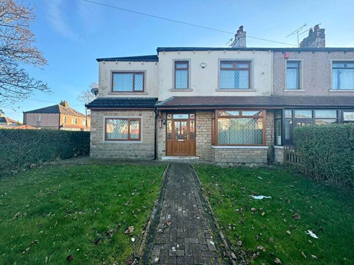 4 Bedroom House To Rent In Poplar Grove, Bradford, West Yorkshire, BD7