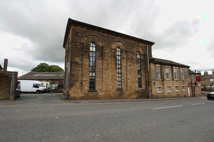 2 Bedroom Flat To Rent In Albert Road, Queensbury, Bradford, BD13