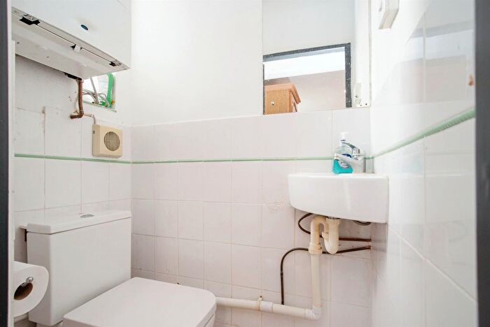 3 Bedroom End Of Terrace House For Sale In Otley Way, Watford, WD19