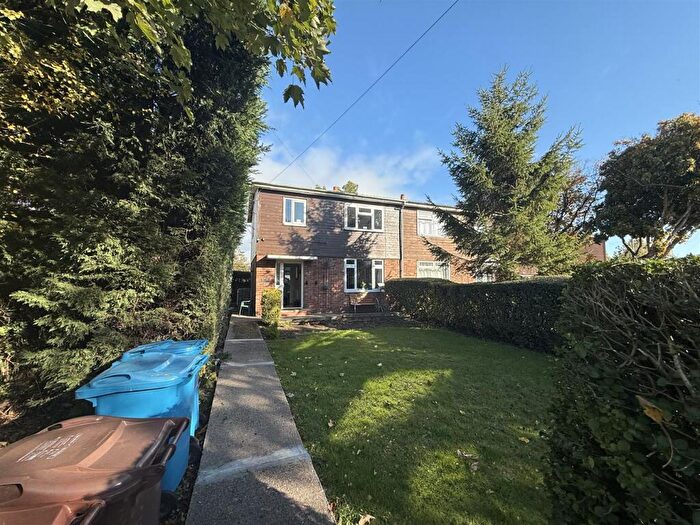 3 Bedroom Semi Detached House For Sale In Eastmount Avenue, Hull, HU8