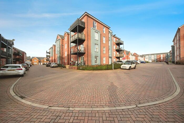 2 Bedroom Flat For Sale In Bagshawe Way, Dunstable, LU5