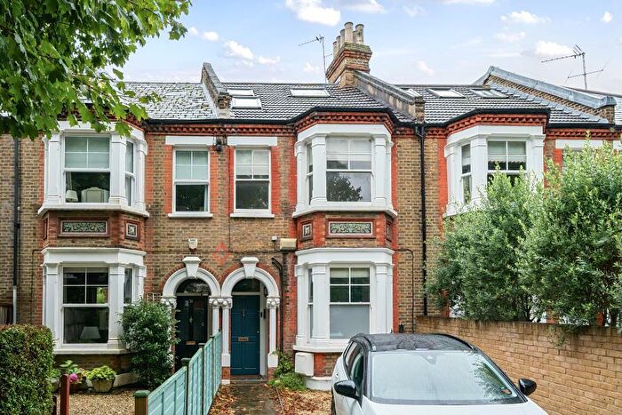 3 Bedroom Apartment To Rent In Surrey Lane, Battersea, SW11