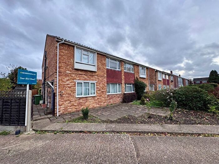 2 Bedroom Maisonette For Sale In Catherine Drive, Sunbury-On-Thames, Surrey, TW16