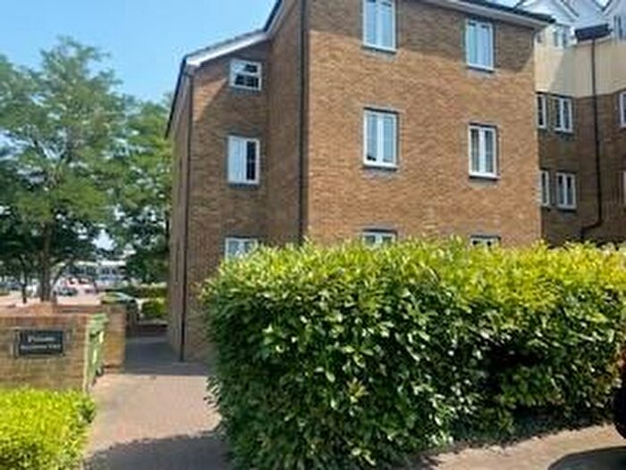 2 Bedroom Flat To Rent In Kings Court, Priory Place, Priory Place, Dartford, DA1