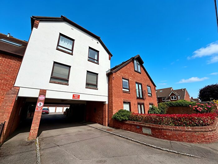 2 Bedroom Flat To Rent In Westgate Court, Croft Road, Thame, Oxon, OX9