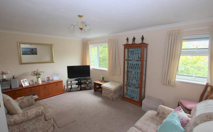 2 Bedroom Ground Flat To Rent In Vauxhall Street, Plymouth *Available With Zero Deposit Guarantee*, PL4